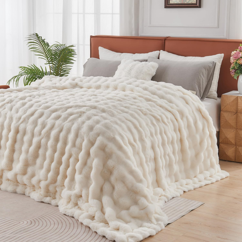 DreamCloud Faux-Fur Blanket Off-White